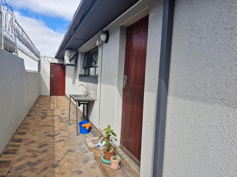 6 Bedroom Property for Sale in Cravenby Western Cape
